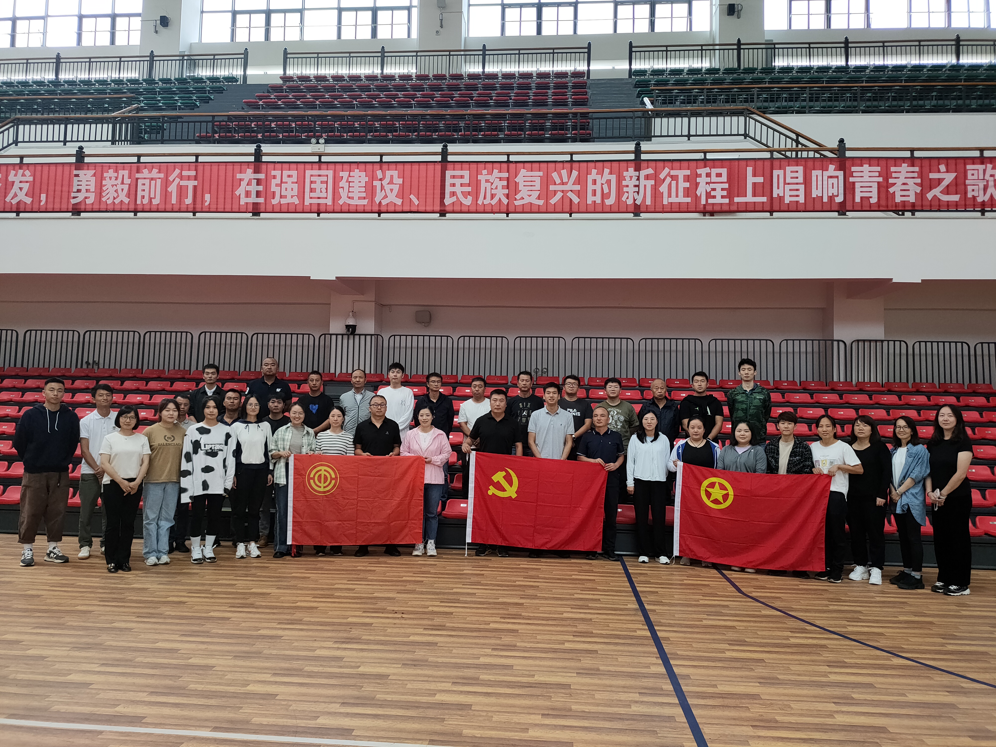 通泰公司、和順公司與二建綠化分公司聯(lián)合開展“悅動(dòng)青春·共建未來”活動(dòng)