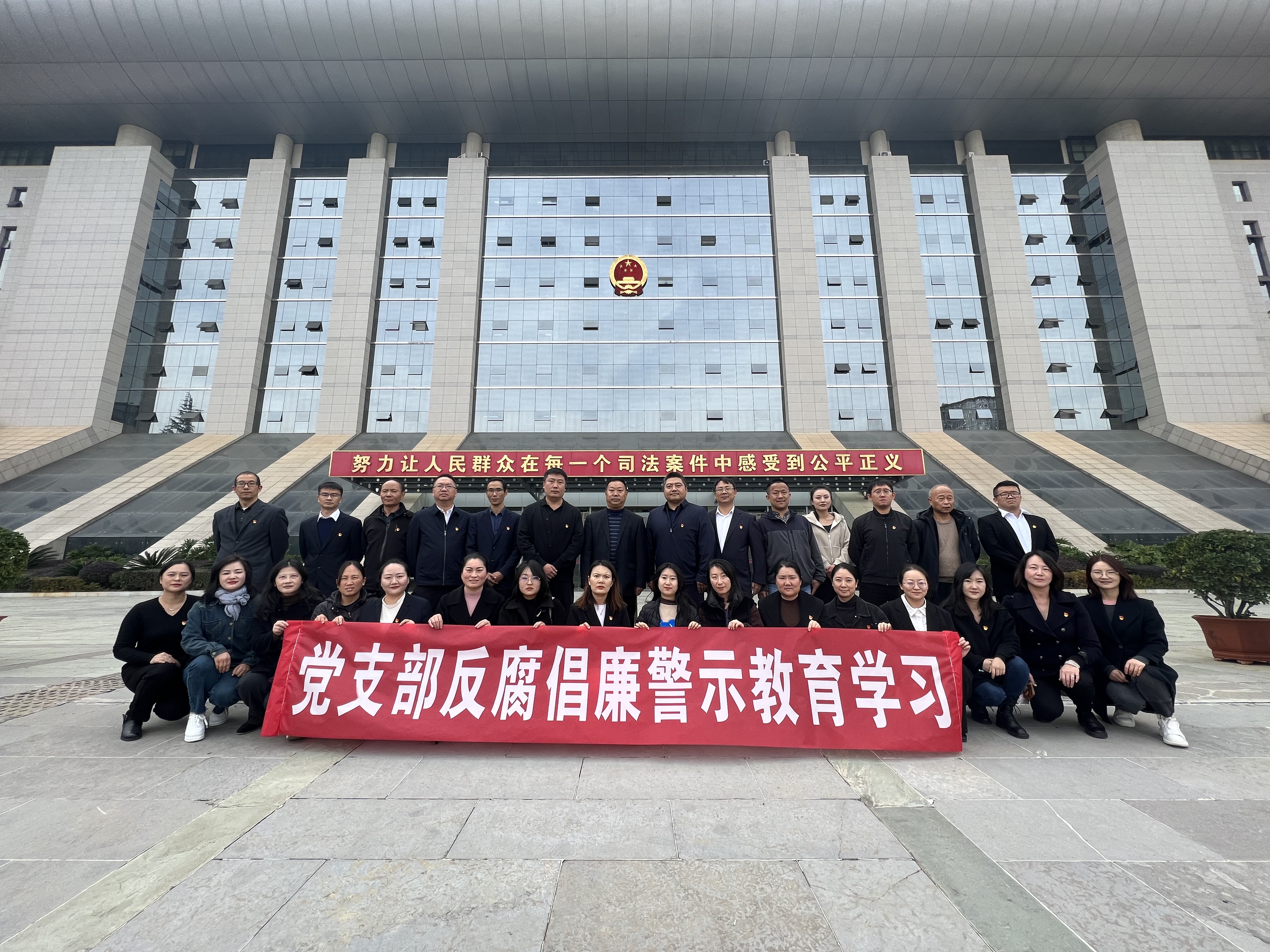 商銳公司和通泰公司黨支部聯(lián)合開展“追溯律法淵源 爭做守法公民”廉政警示教育活動