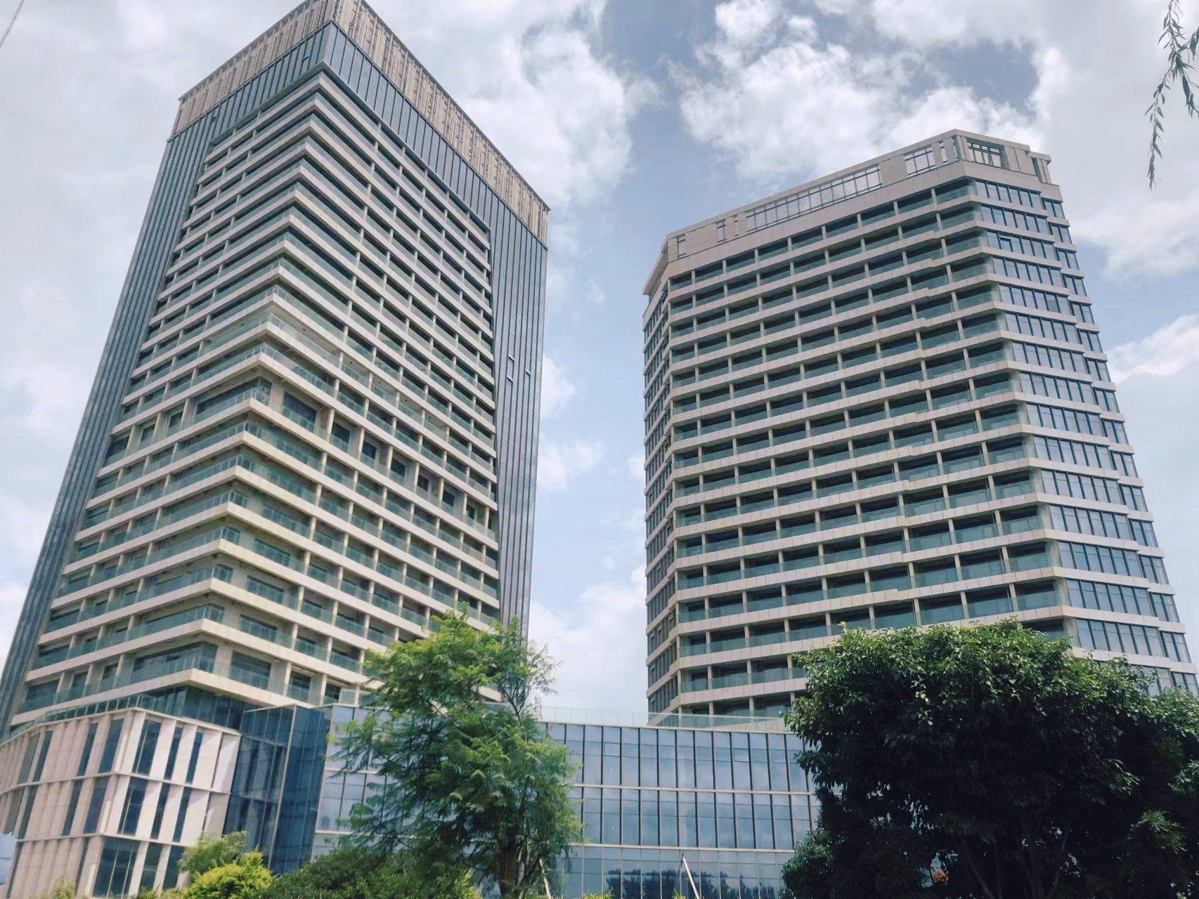 洱海寰球時代項目1、2、3、4、6號樓順利取得竣工驗收備案