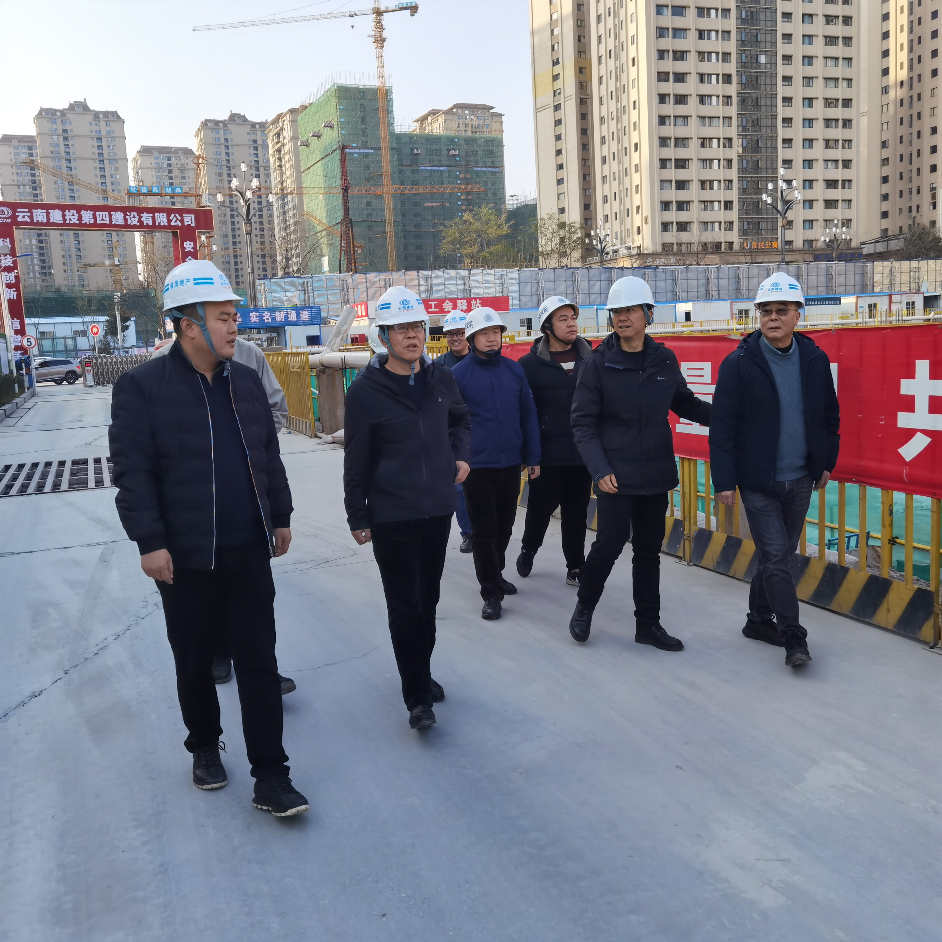 五華區(qū)人大常委會(huì)主任趙志良到建投·春城華府進(jìn)行安全檢查
