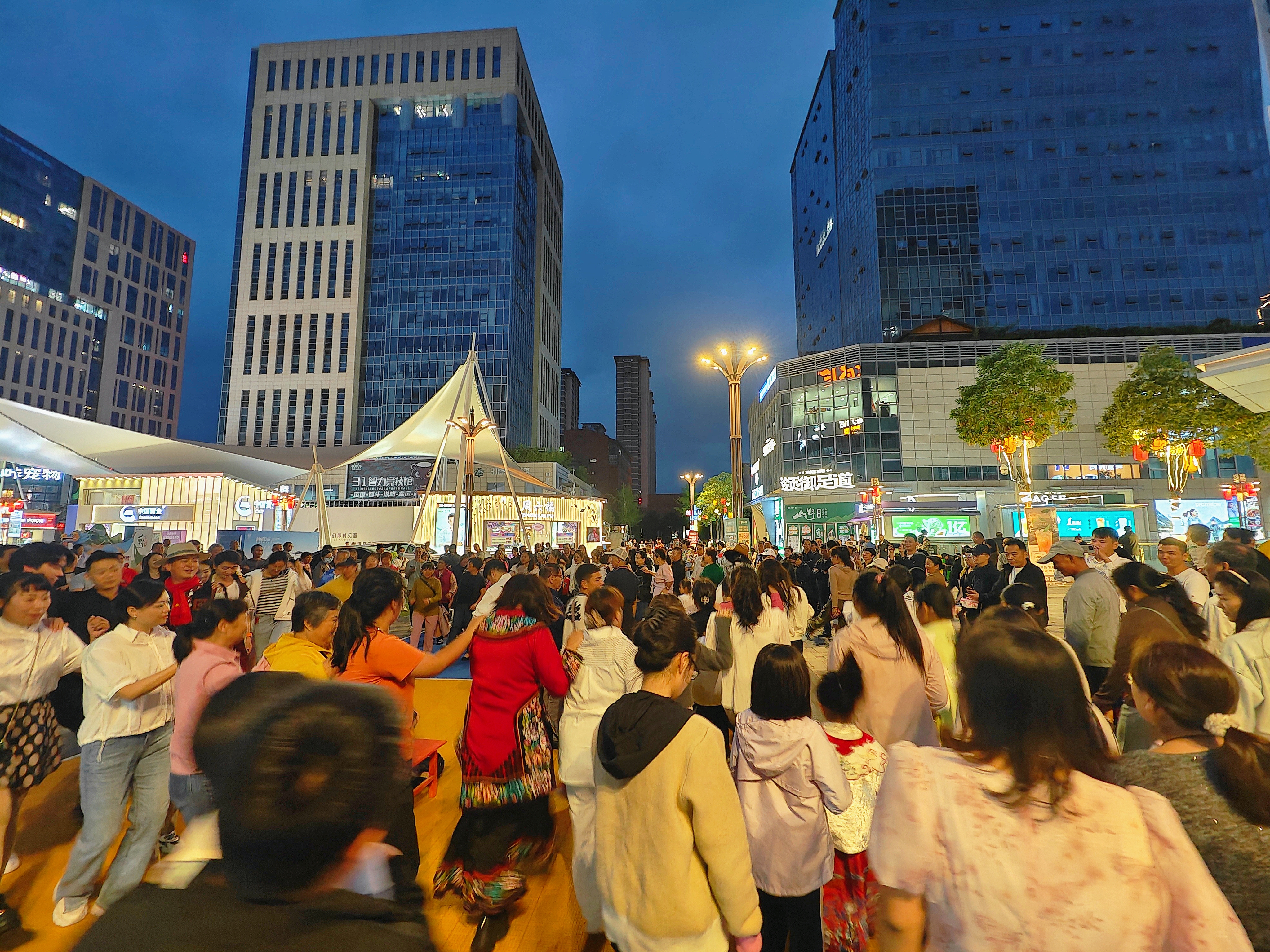 昆明南悅城愛琴海城市廣場開展長街宴 2.0 “粽”享人生活動