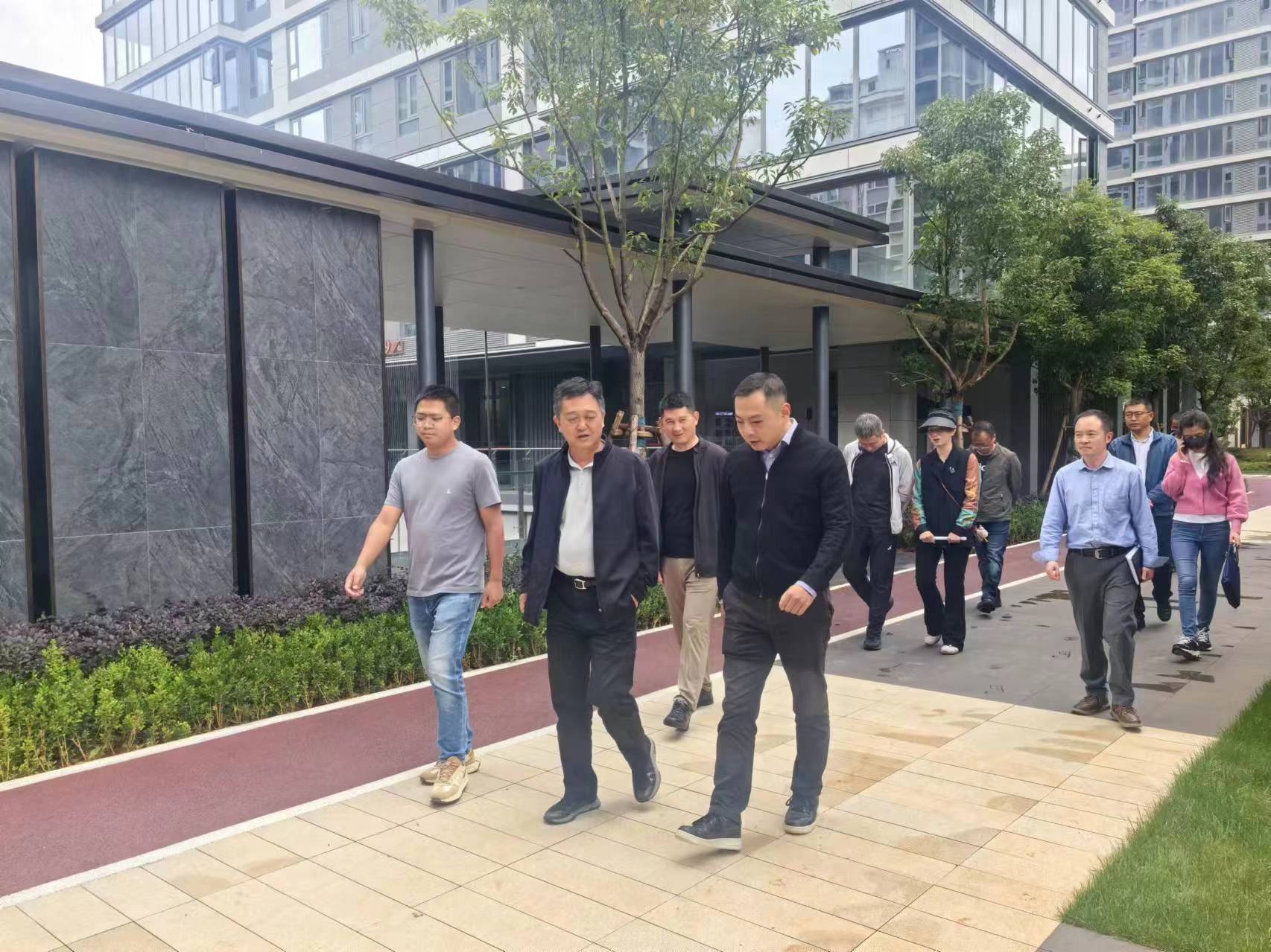 昆明滇池國家旅游度假區(qū)黨群工作部部長張懷到京鵬公司調研