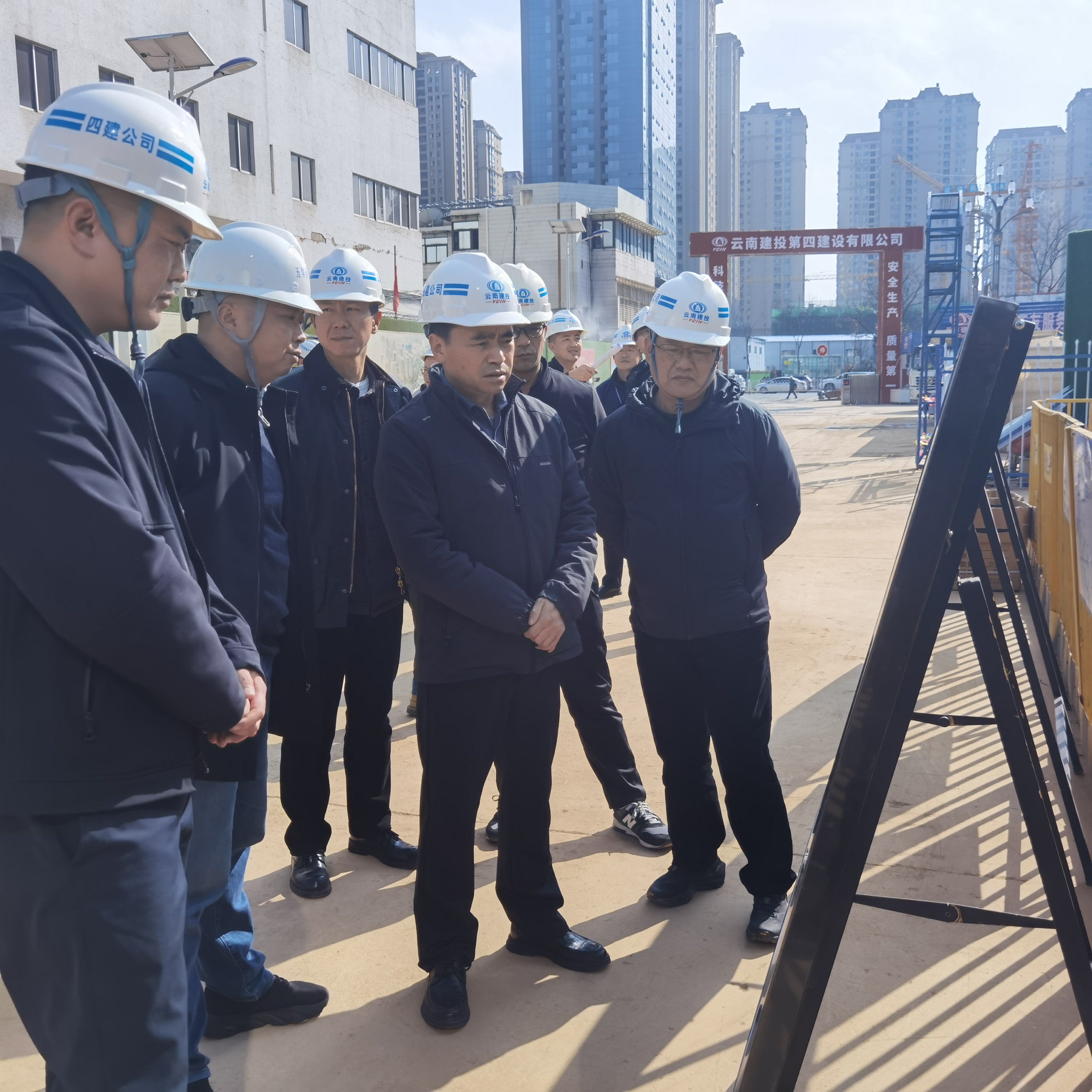 五華區(qū)委書記陳江到建投·春城華府進(jìn)行節(jié)前安全檢查