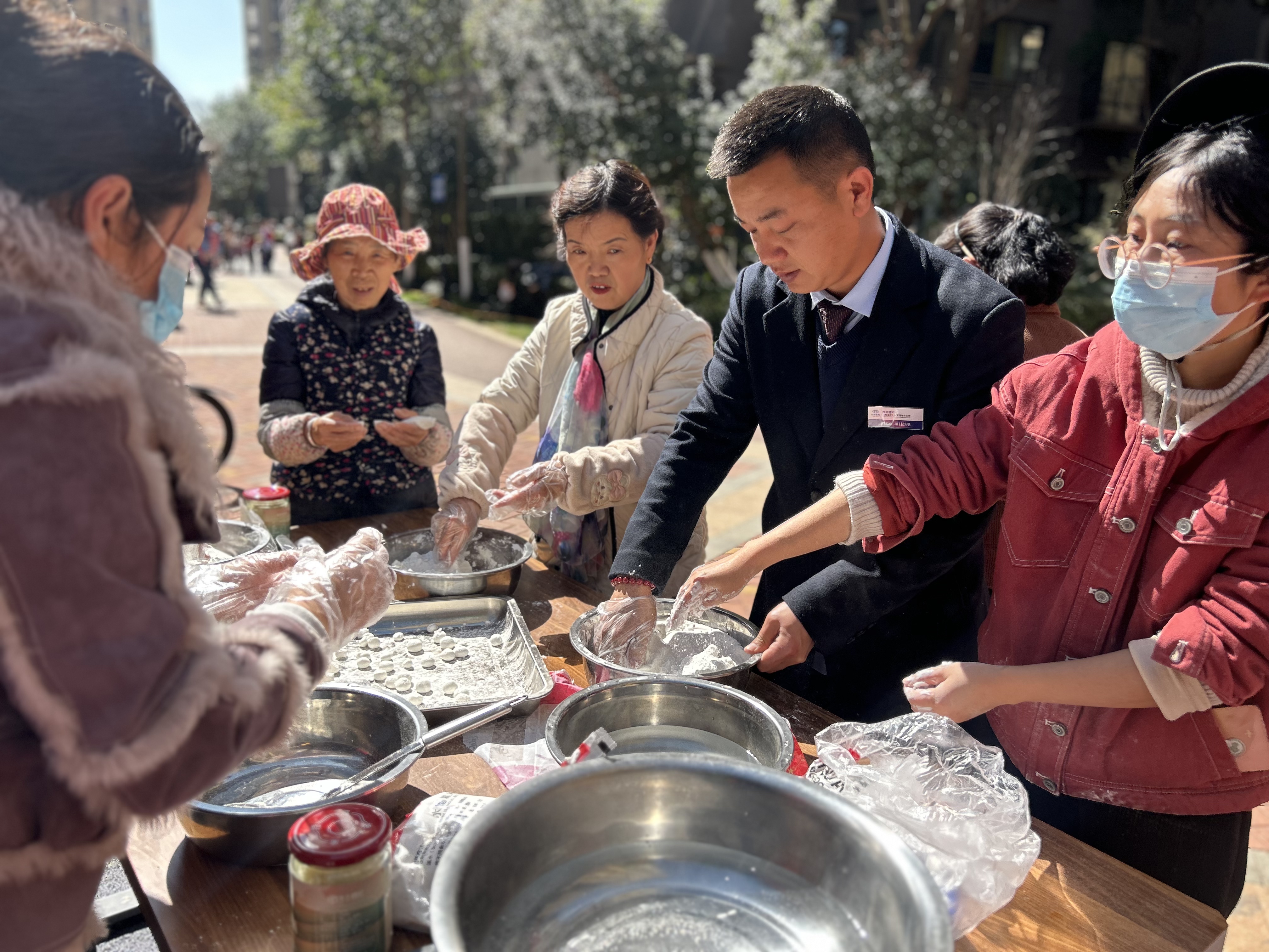 省房物業(yè)開展“濃濃鄰里情，乒乓鬧元宵” 活動(dòng)